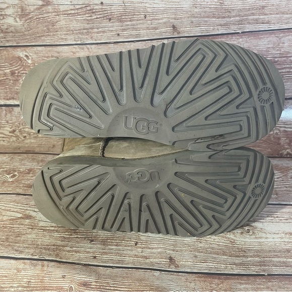 UGG Girls Classic Short II Pull On Winter Boots, Size 5 M Big Kid - Picture 11 of 11